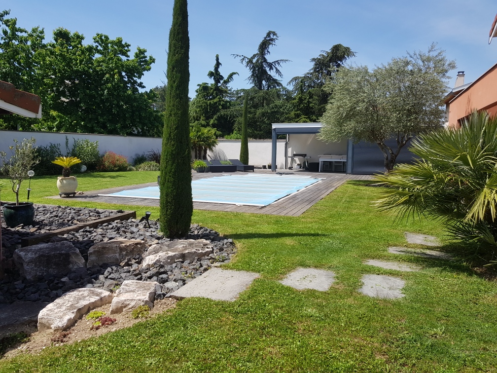 Service d’entreprise entretien jardin Saint-Genis-Laval